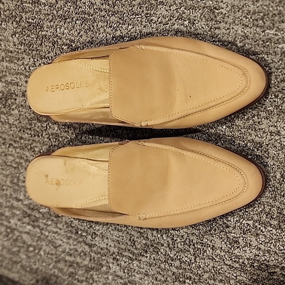 AEROSOLES Shoes - Aerisoles east wing tan leather upper slip ons size 8M balance man made